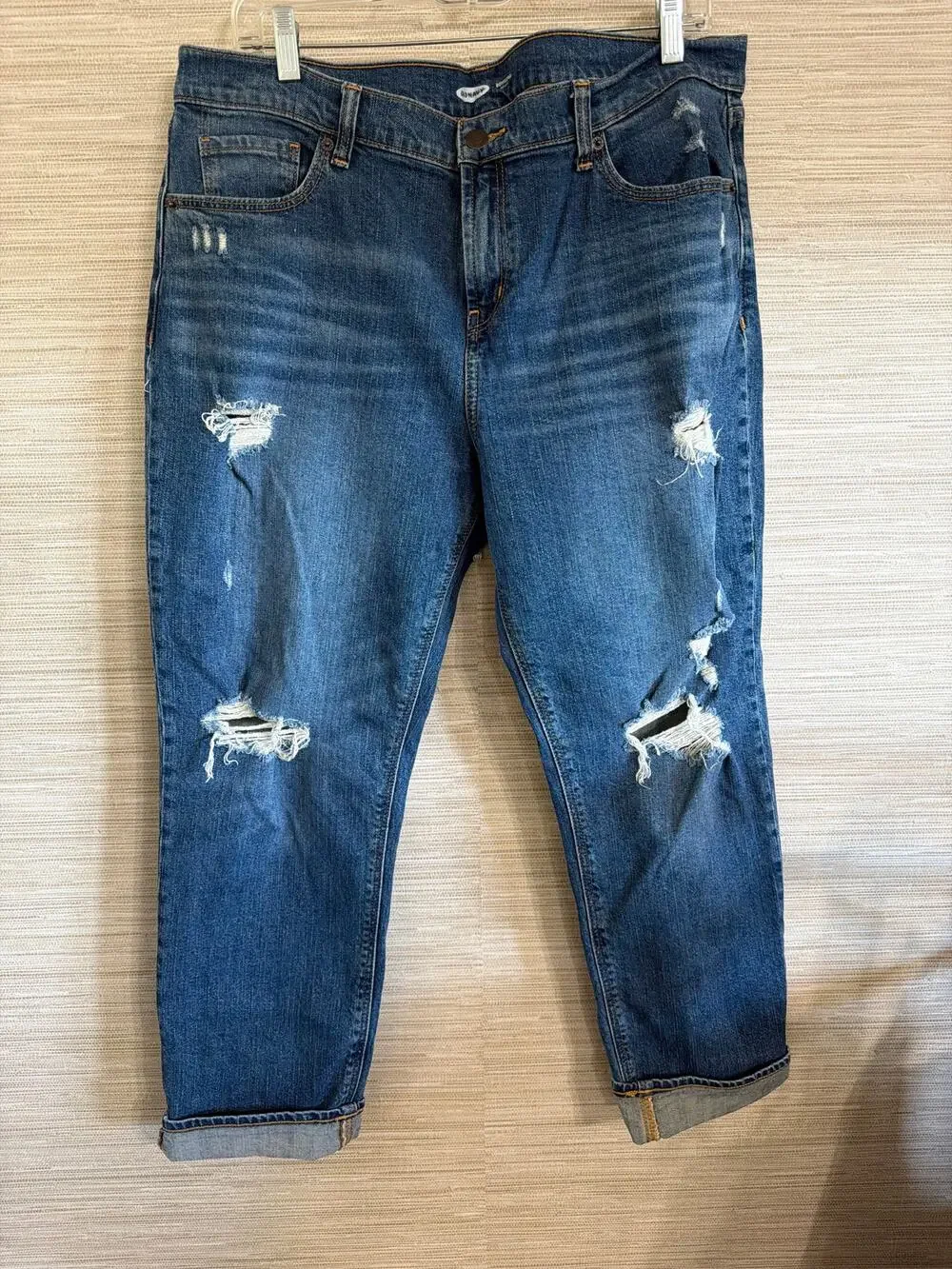 Old Navy Boyfriend Mid-Rise Crop jeans women's size 12 distressed